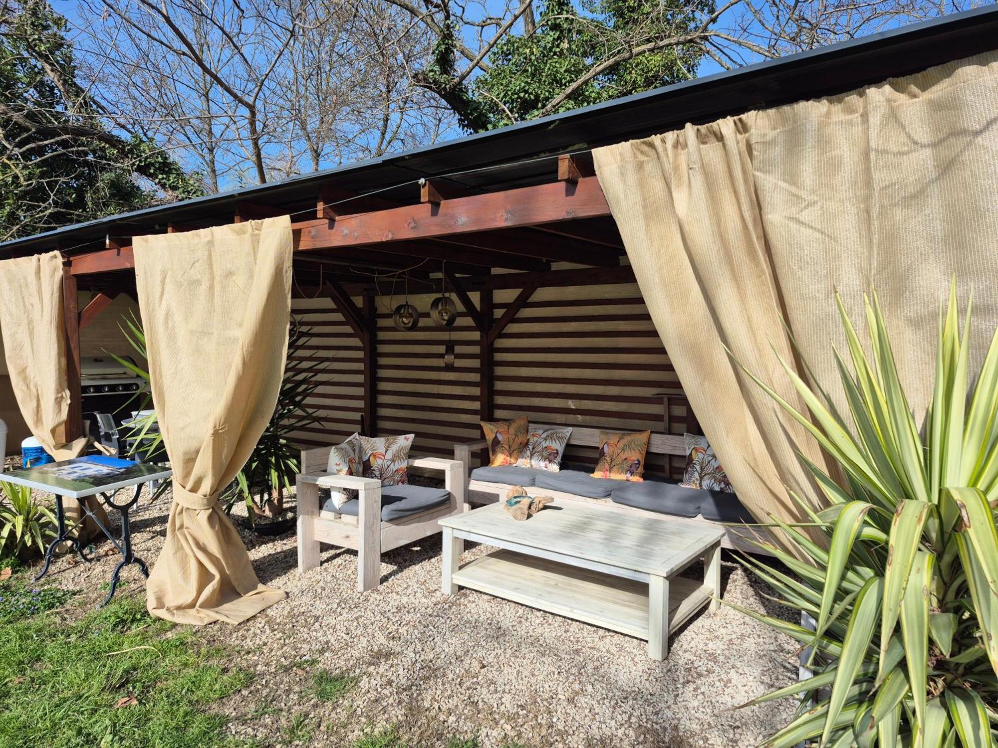 Le Mas Des Cerisiers Jacuzzi Et Sauna Inclus Pour Tous Les Logements Avignon Ngoại thất bức ảnh